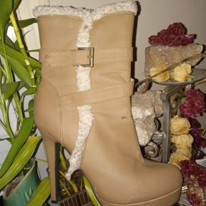Women's boots size 8